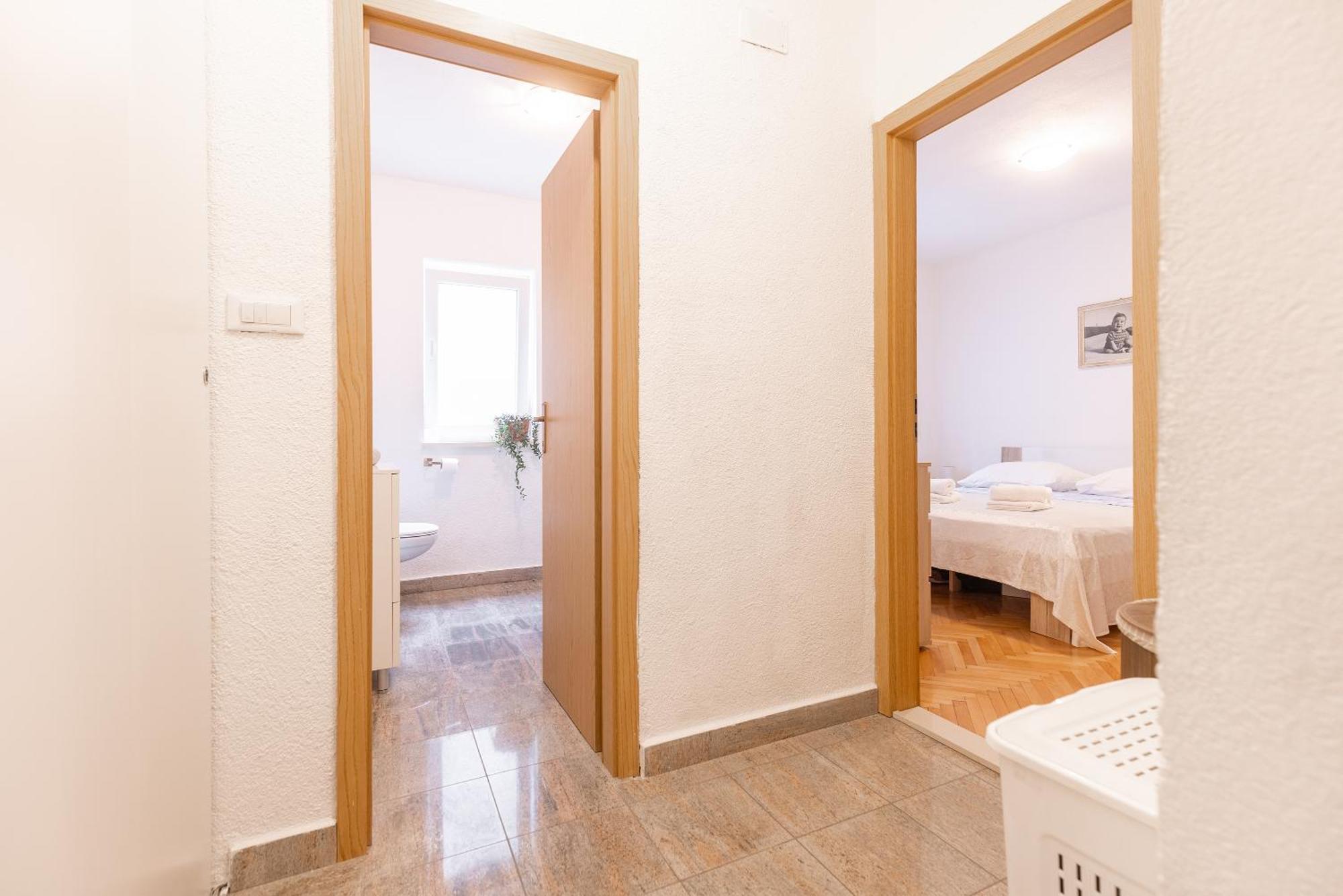 Apartman Nora Omiš Buitenkant foto