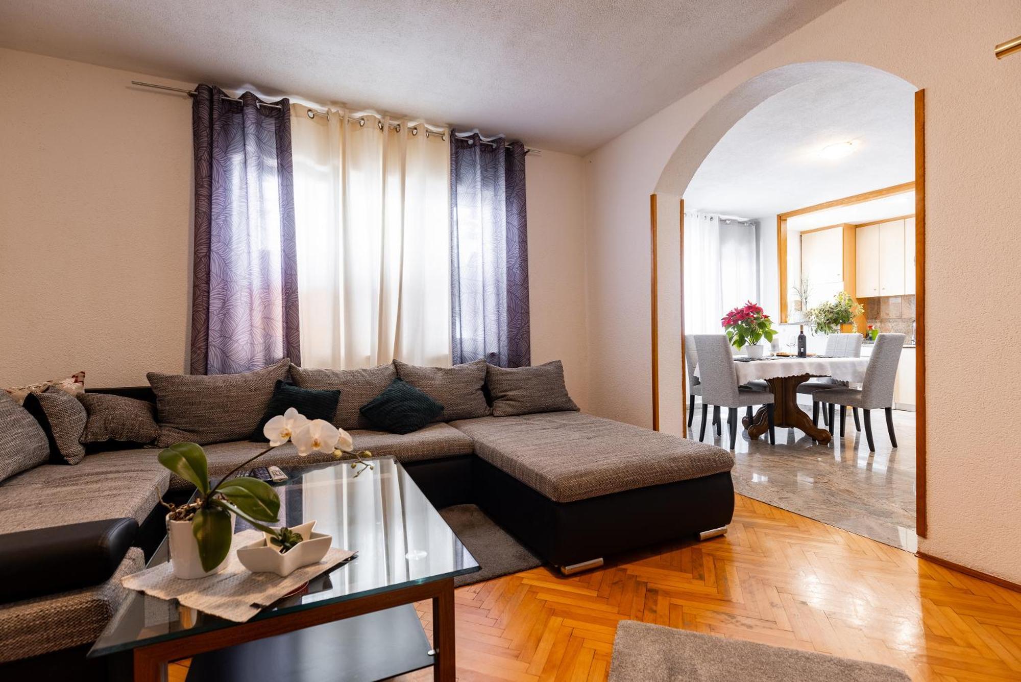 Apartman Nora Omiš Buitenkant foto