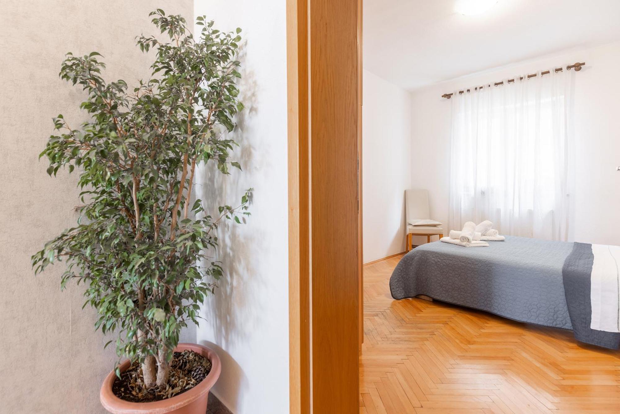 Apartman Nora Omiš Buitenkant foto