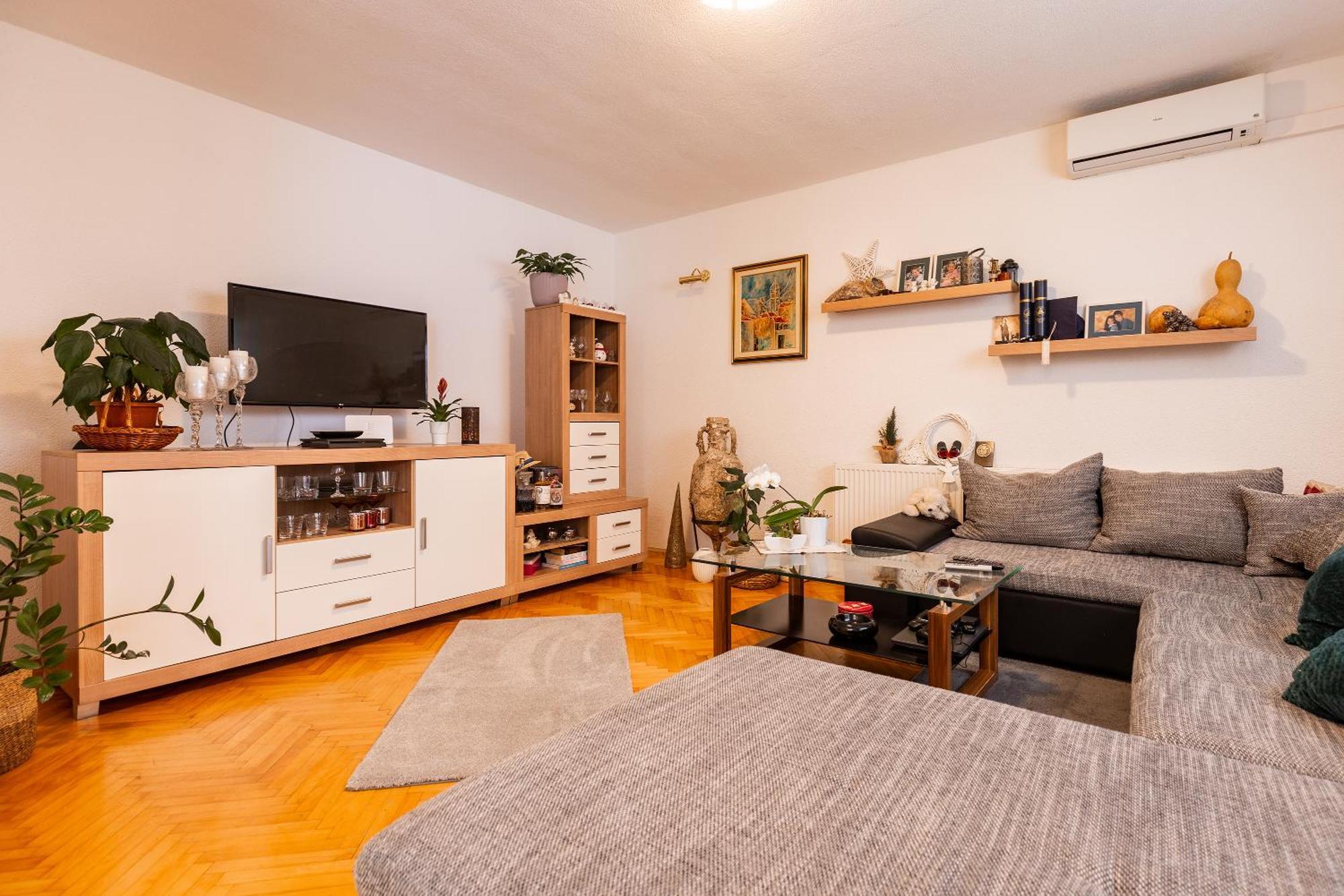 Apartman Nora Omiš Buitenkant foto